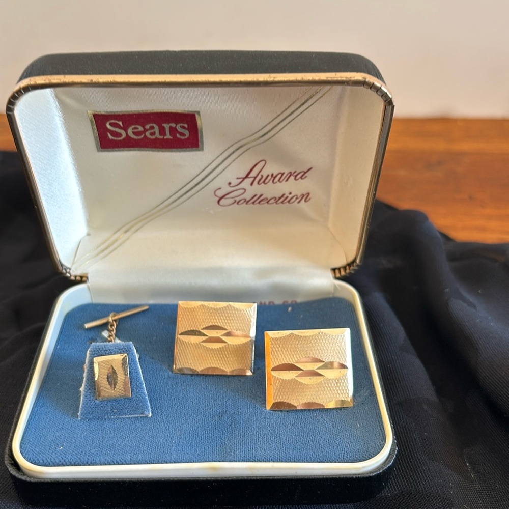 Vintage Sears & Roebuck Co matte gold tone etched cuff links,tie tack set in box